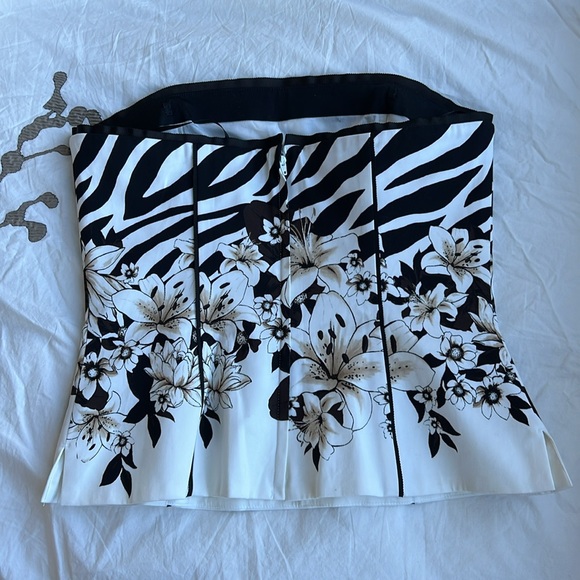 WHBM Beautiful Top NWOT - Picture 2 of 2